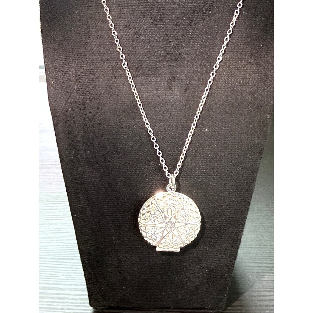 Filigree Locket Necklace Womens OS Silver 925 Starburst Pendant